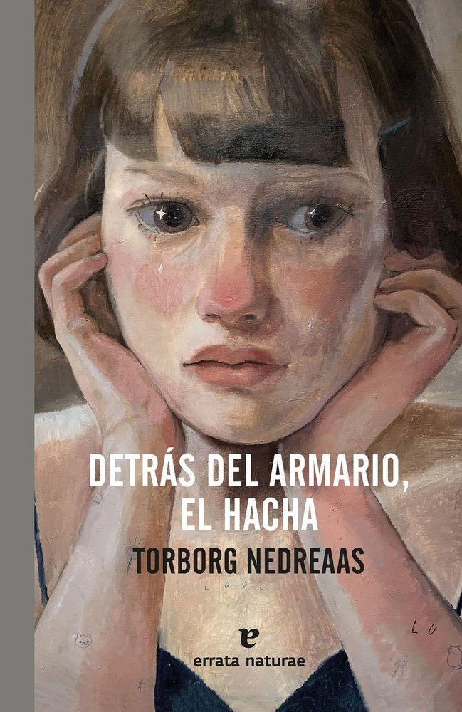 Detrás del armario, el hacha